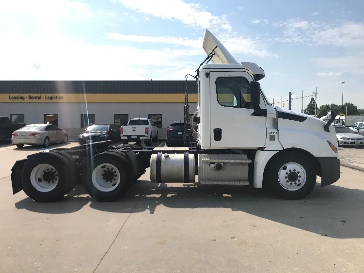 2020 Freightliner Cascadia in Houston, TX — photo 8