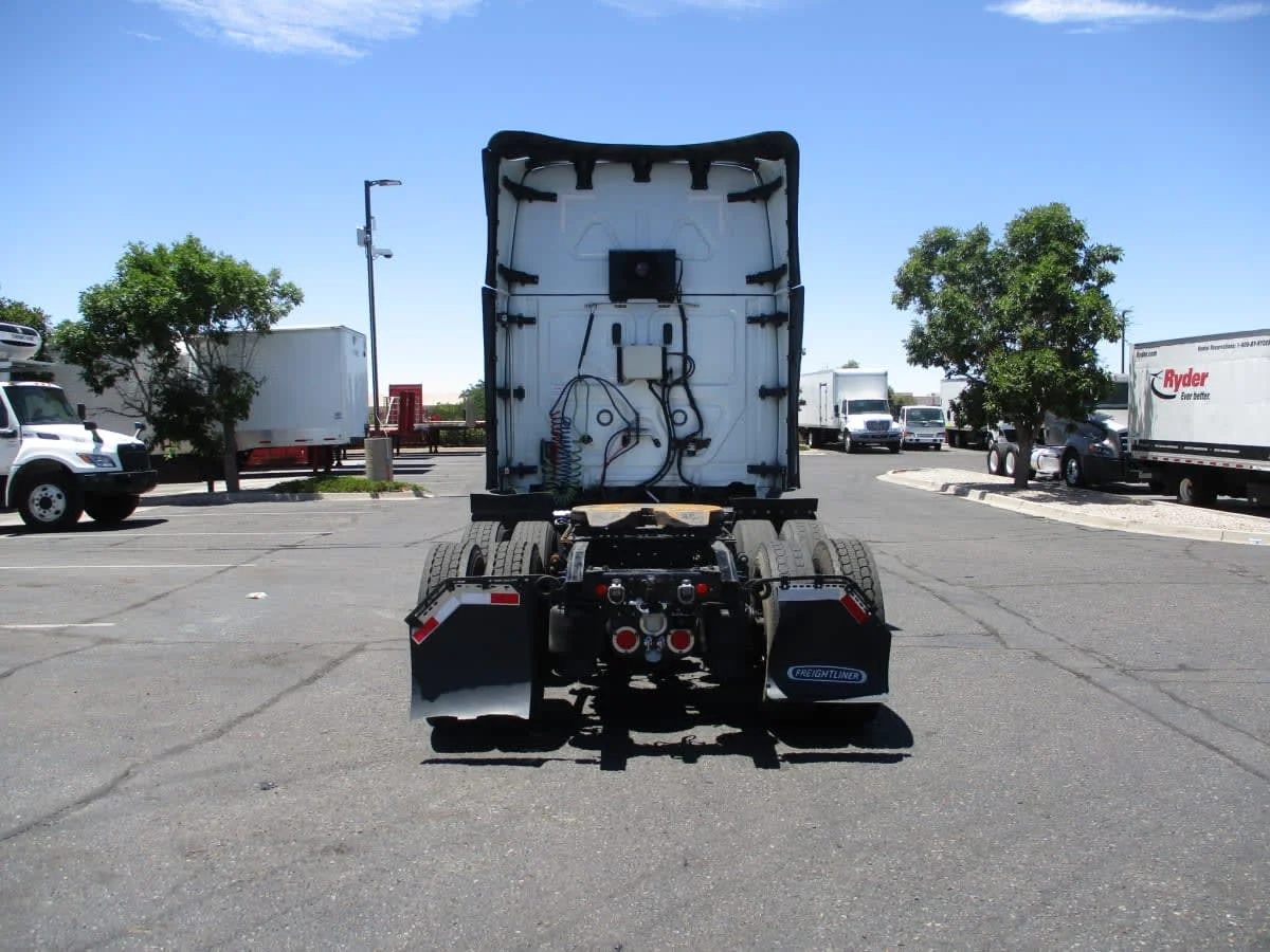 2023 Freightliner Cascadia in Commerce City, CO — photo 5