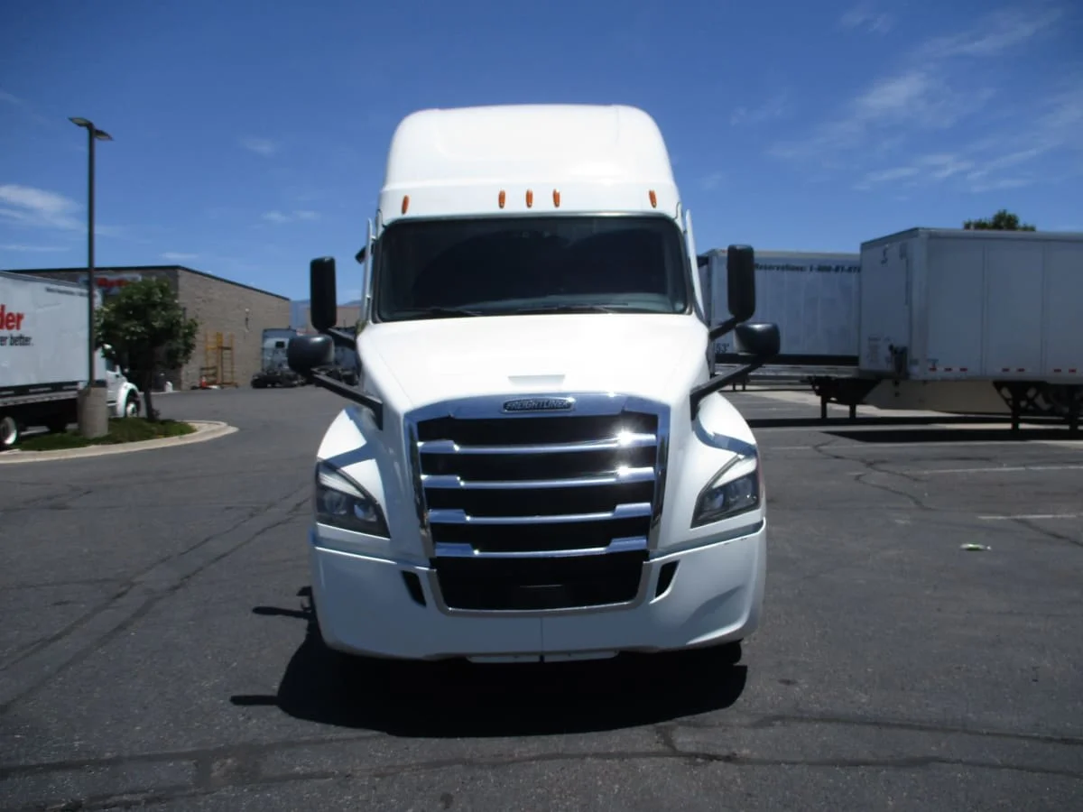 2023 Freightliner Cascadia in Commerce City, CO — photo 2