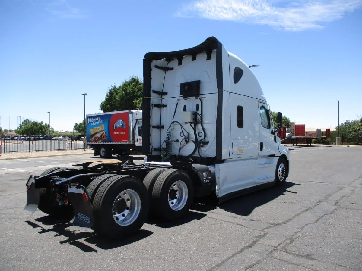 2023 Freightliner Cascadia in Commerce City, CO — photo 4