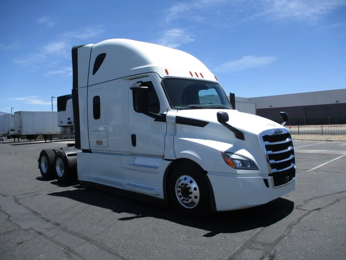 2023 Freightliner Cascadia in Commerce City, CO — photo 3