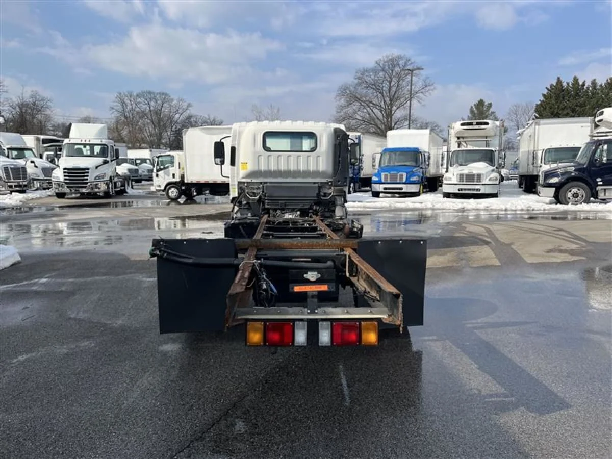 2016 Isuzu NPR - image 5