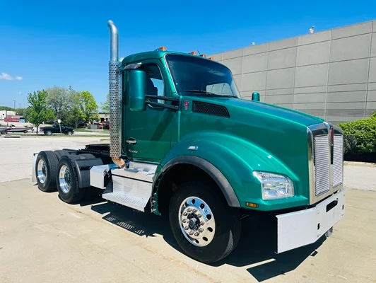 2023 Kenworth T880 in Olathe, KS