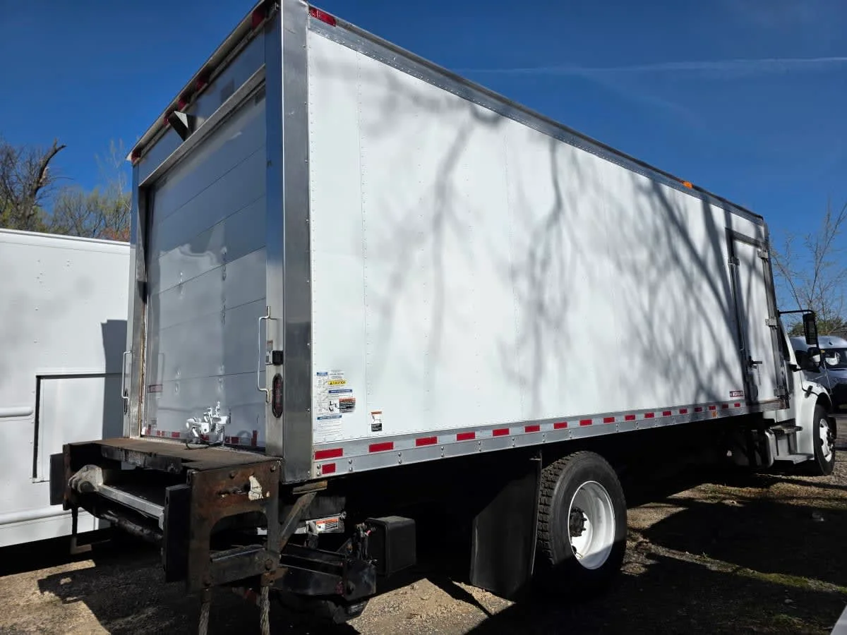 2017 Freightliner M2 106 - image 4