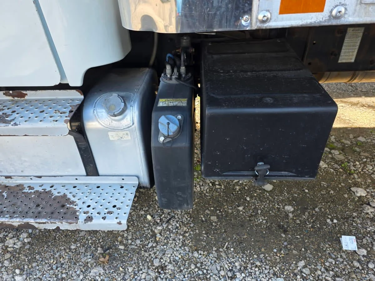 2017 Freightliner M2 106 - image 17