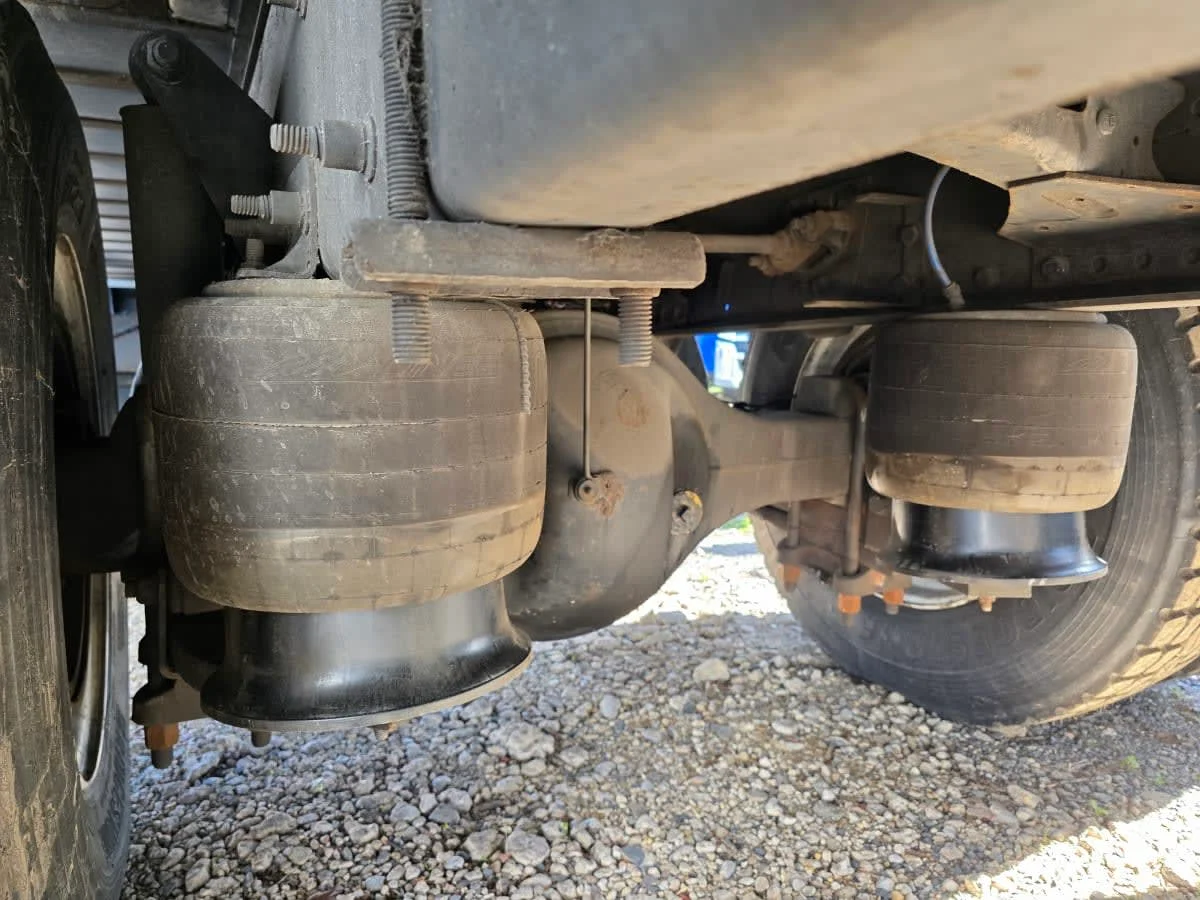 2017 Freightliner M2 106 - image 11