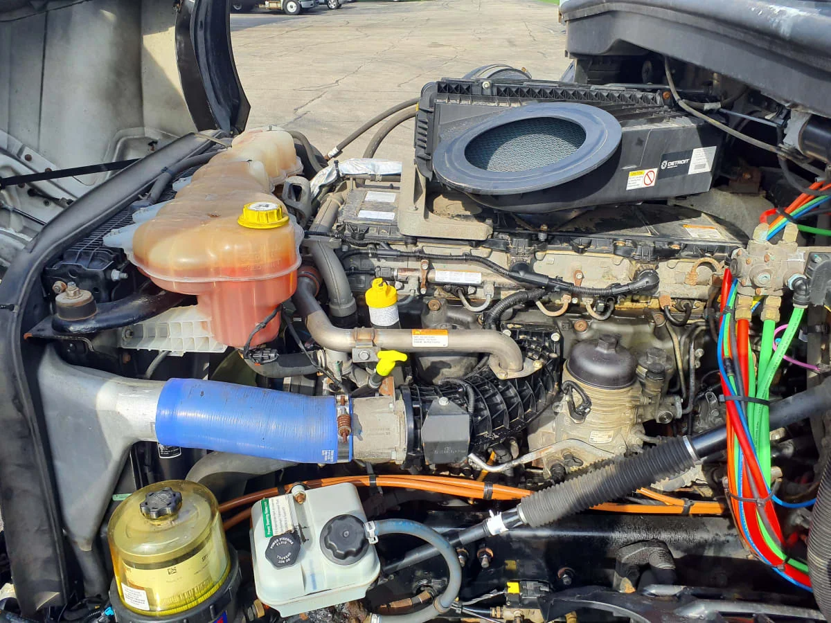 2020 Freightliner Cascadia in Oak Creek, WI — photo 8