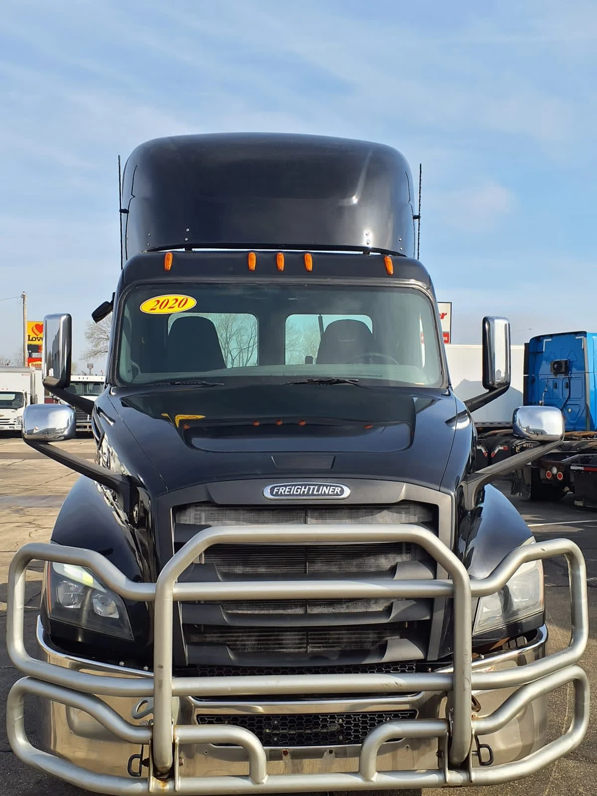 2020 Freightliner Cascadia in Oak Creek, WI — photo 2