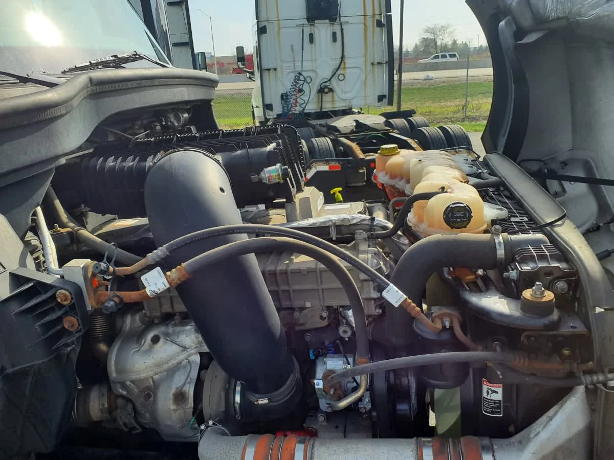 2020 Freightliner Cascadia in Oak Creek, WI — photo 9