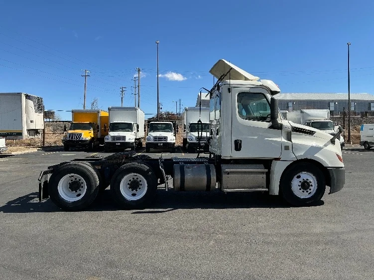 2019 Freightliner Cascadia in Aurora, CO — photo 8