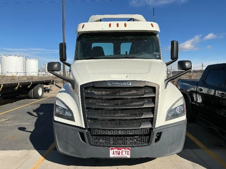2019 Freightliner Cascadia in Aurora, CO — photo 2