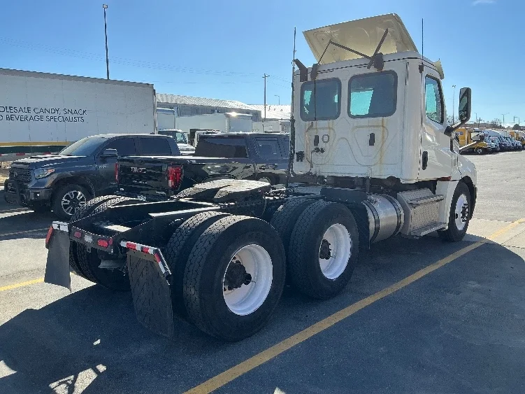 2019 Freightliner Cascadia in Aurora, CO — photo 7