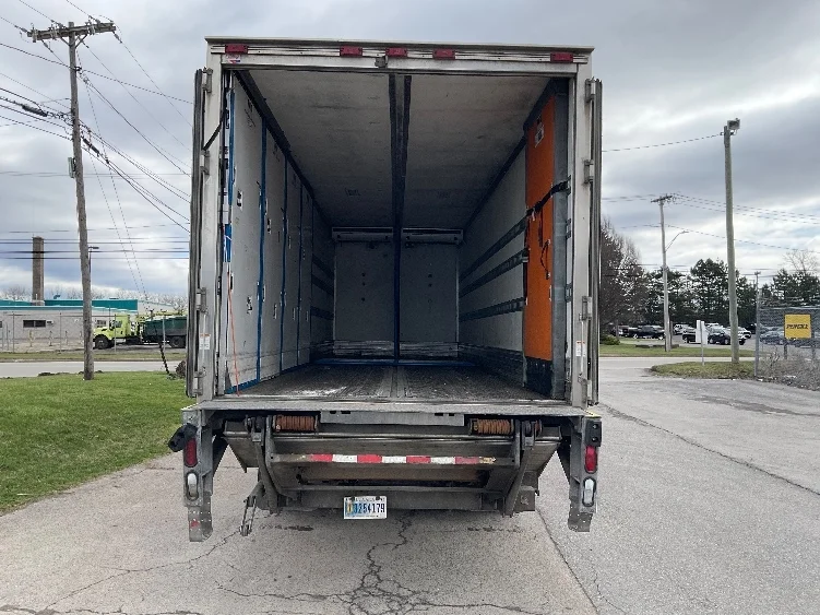 2018 Freightliner M2 106 - image 8