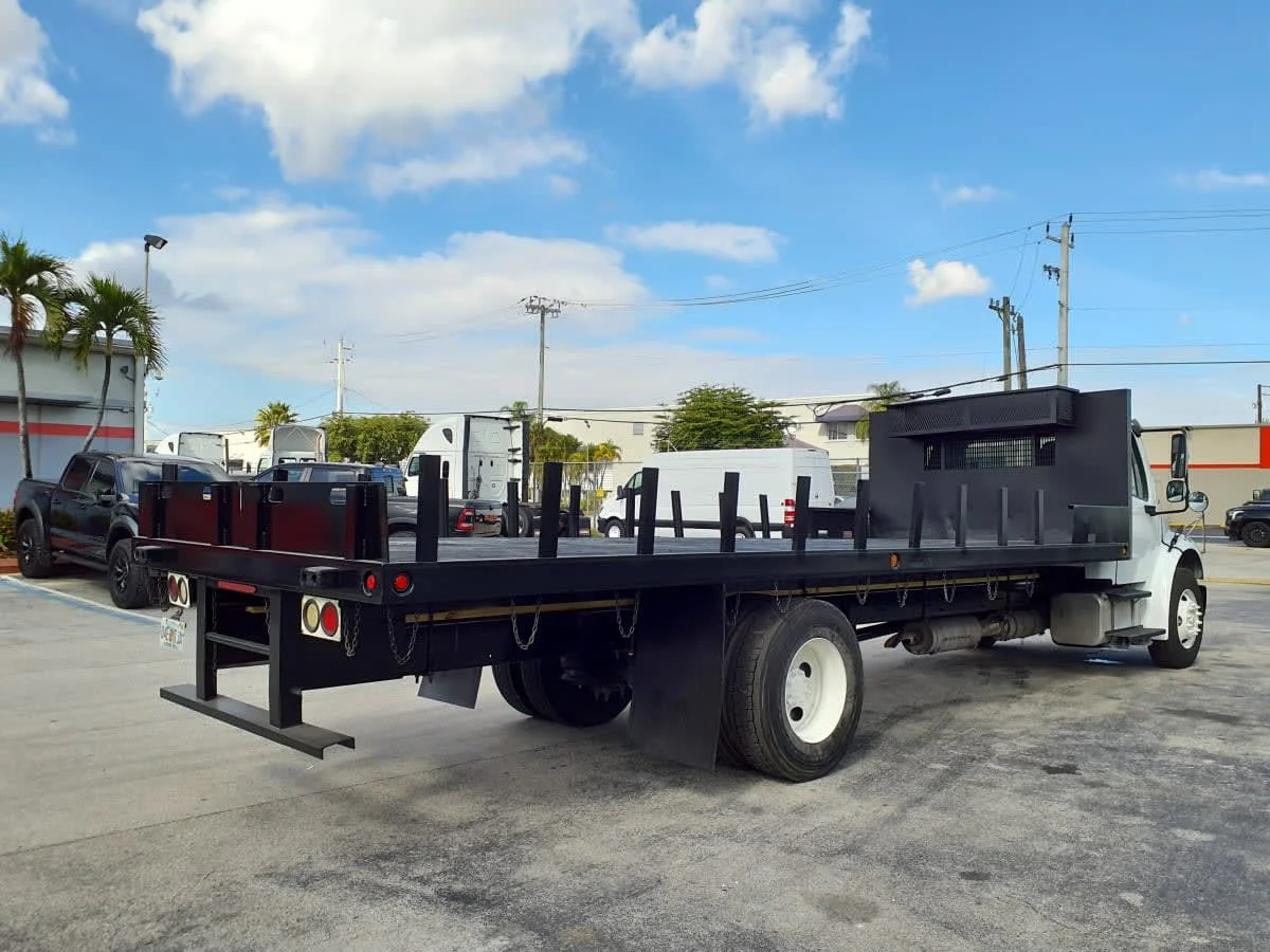 2015 Freightliner M2 106 - image 4