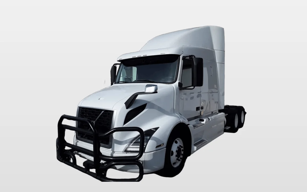 2020 Volvo - image 1