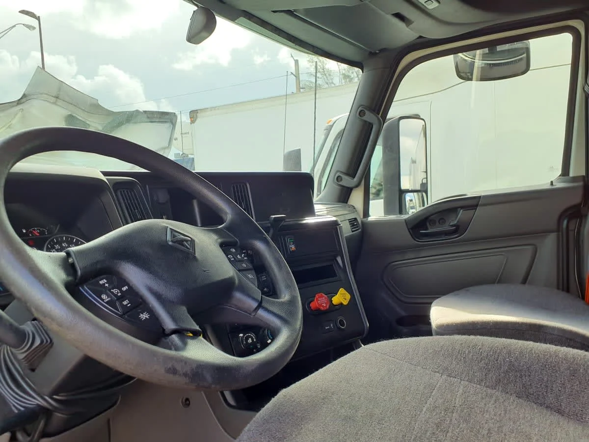 2020 International LT in Miami, FL — photo 7