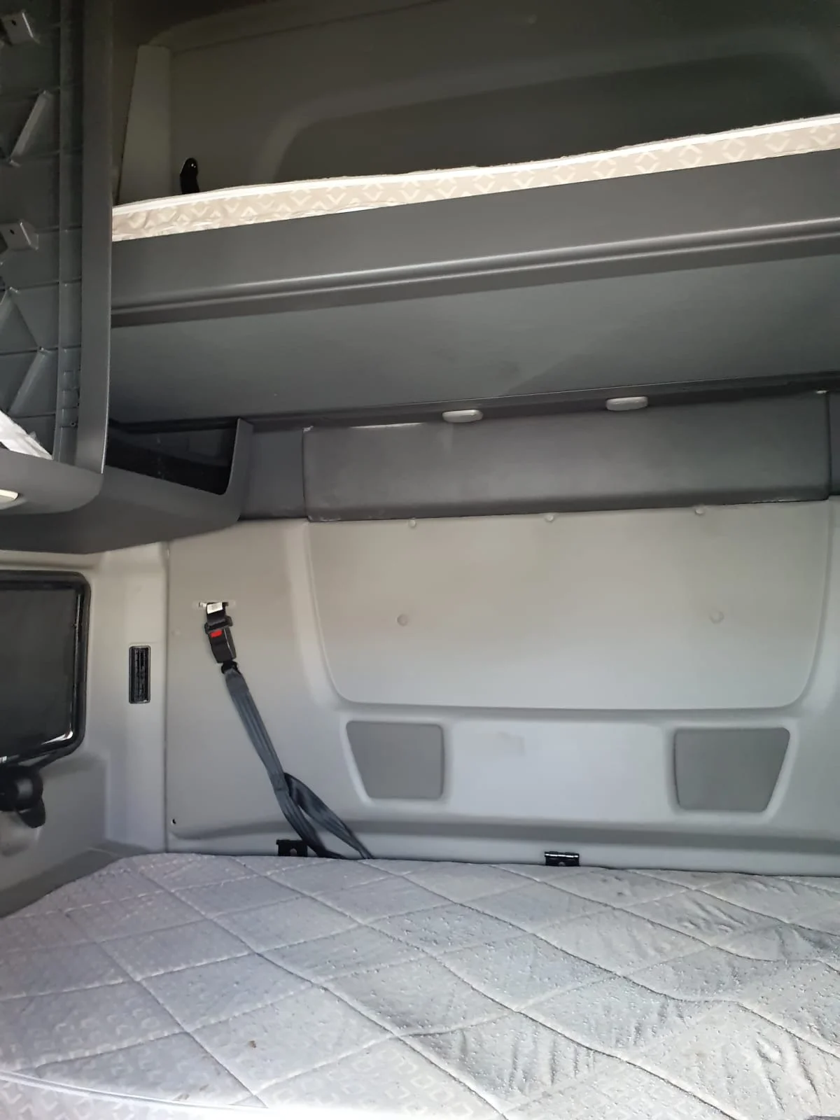 2020 International LT in Miami, FL — photo 8