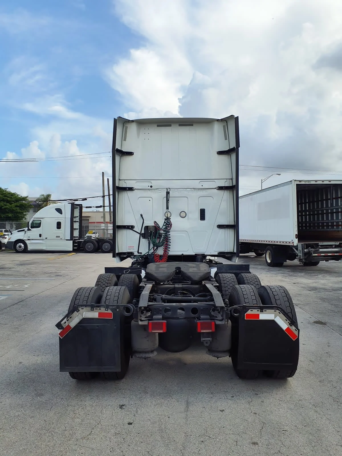 2020 International LT in Miami, FL — photo 5