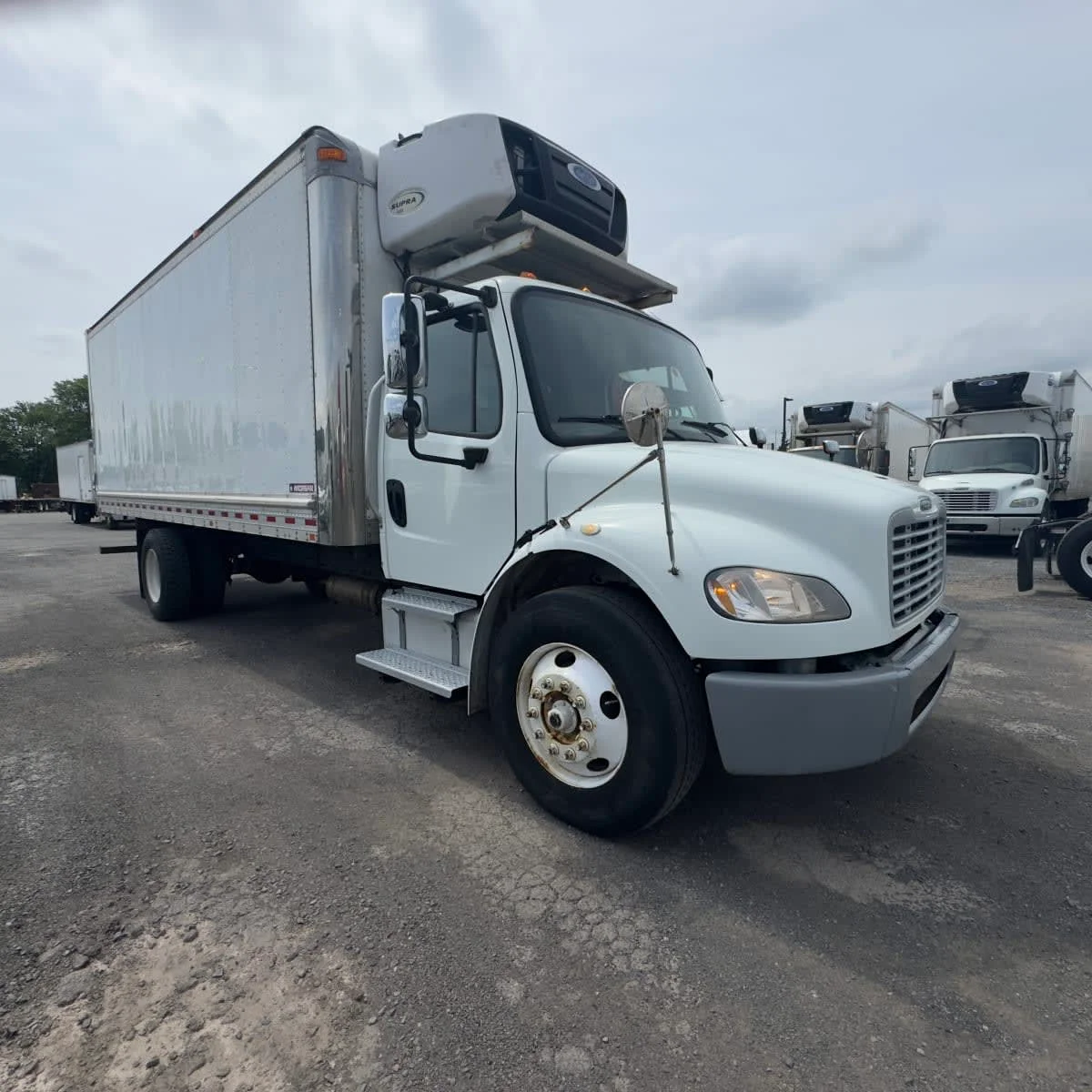 2017 Freightliner M2 106 - image 3