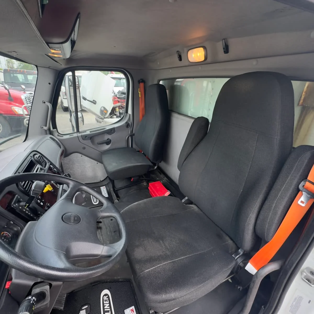 2017 Freightliner M2 106 - image 8