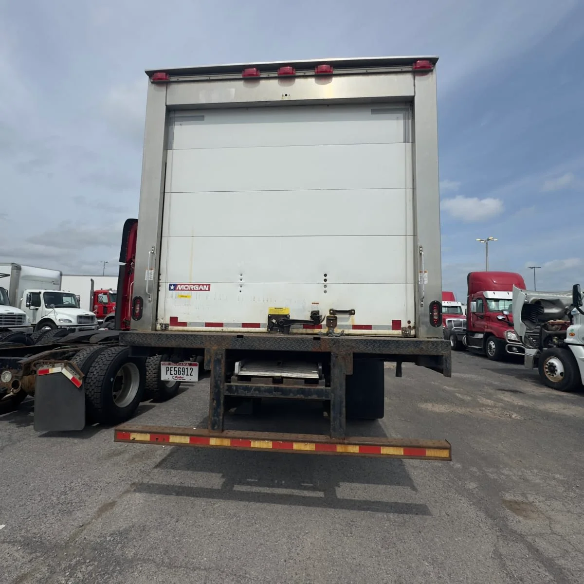 2017 Freightliner M2 106 - image 5