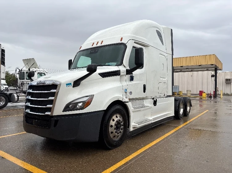 2021 Freightliner Cascadia in West Valley City, UT — photo 3