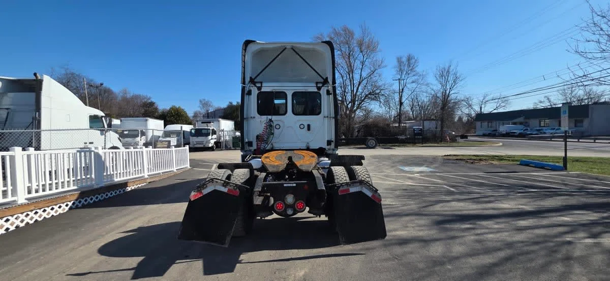 2019 Freightliner Cascadia in Bensalem, PA — photo 5
