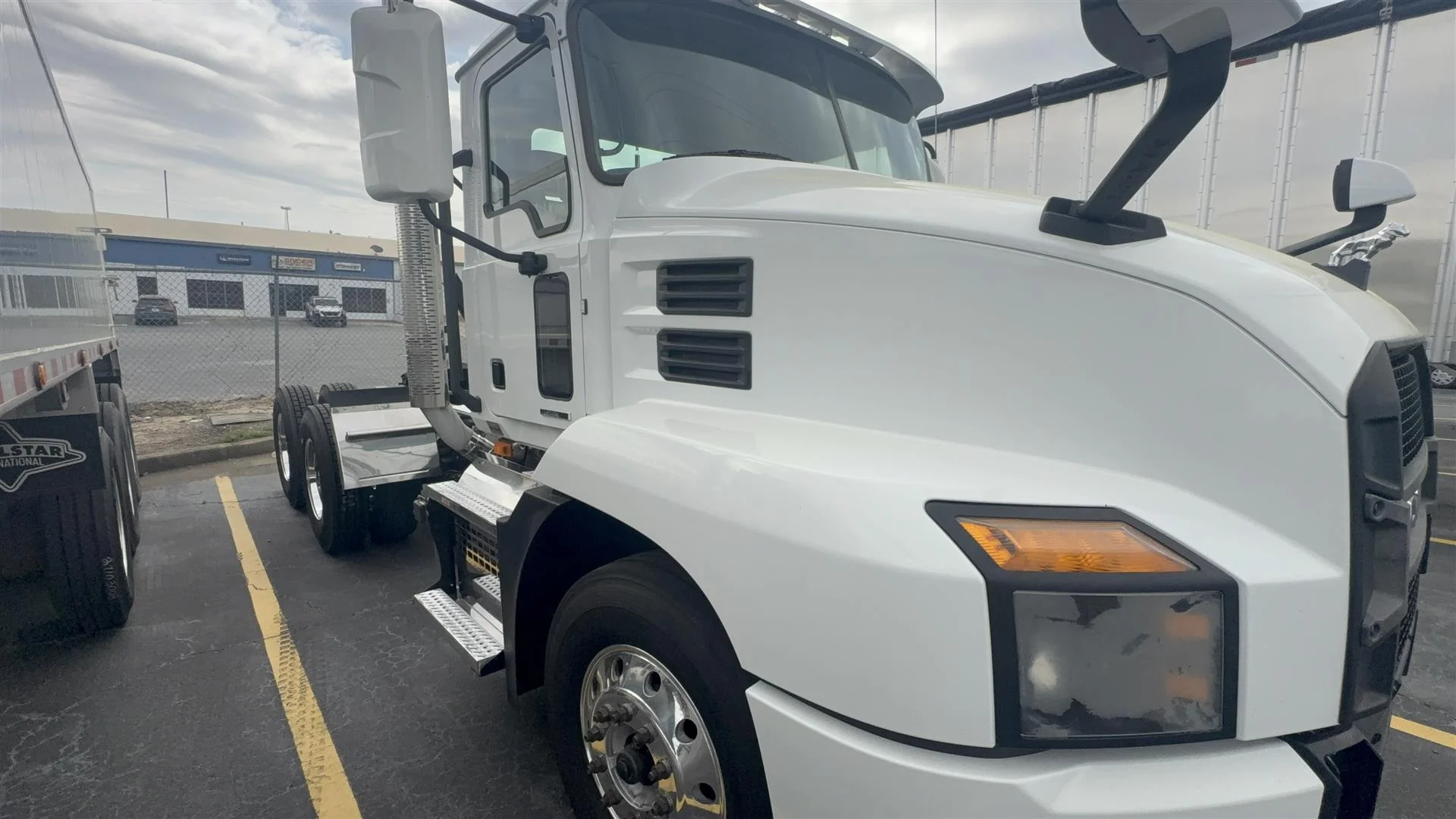 2022 Mack Anthem - image 2