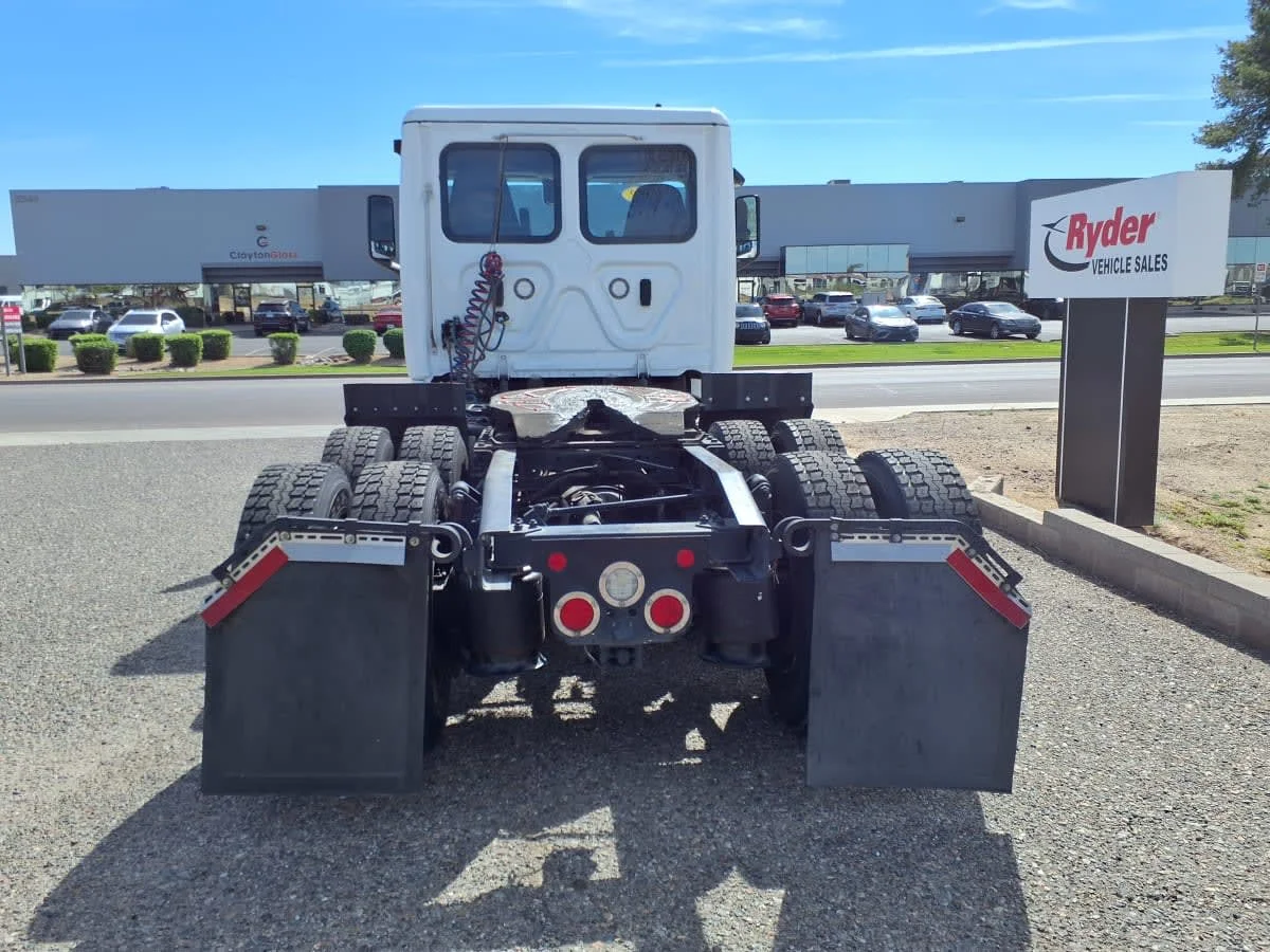2022 Freightliner Cascadia - image 5