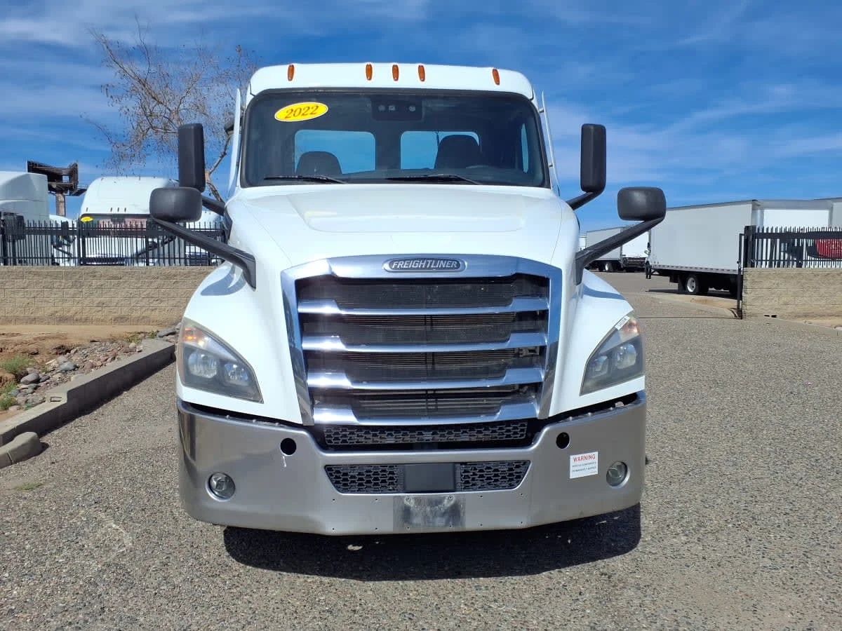2022 Freightliner Cascadia - image 2