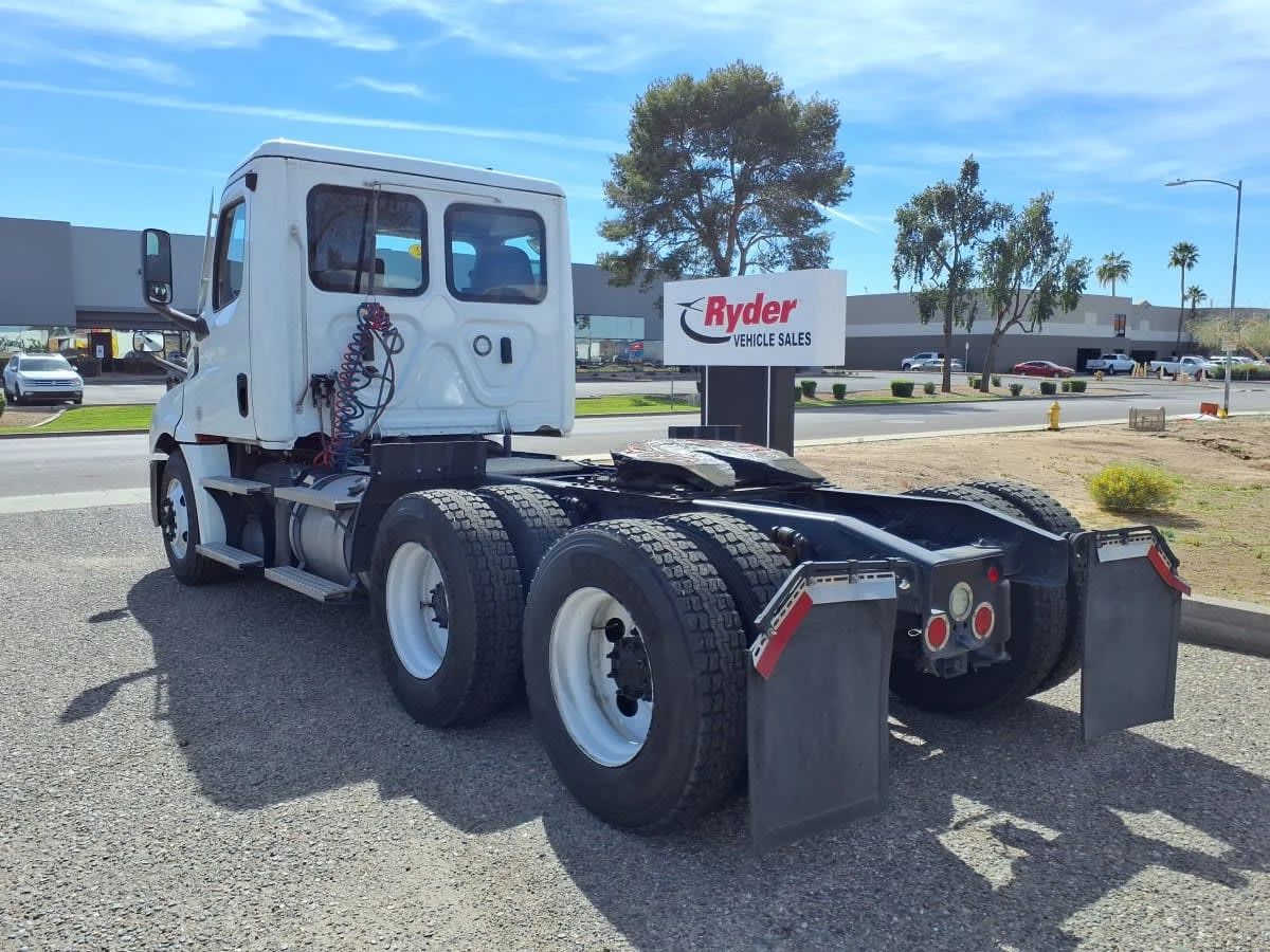 2022 Freightliner Cascadia - image 6