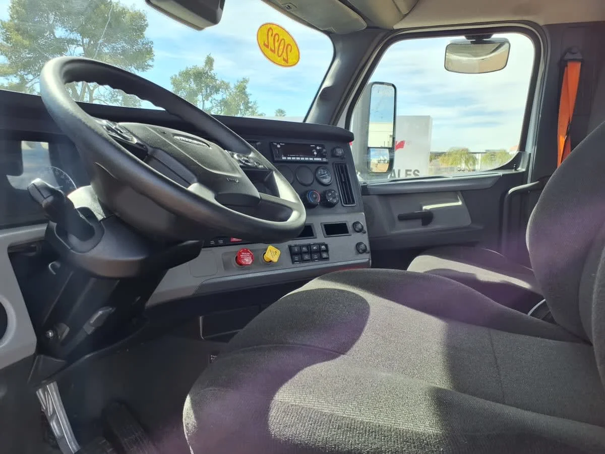 2022 Freightliner Cascadia - image 7