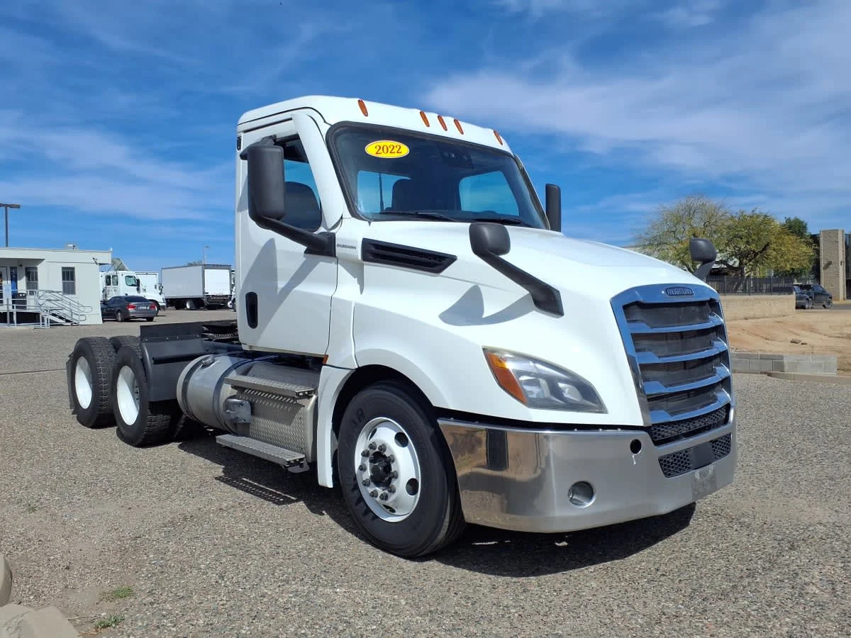 2022 Freightliner Cascadia in Phoenix, AZ — photo 3