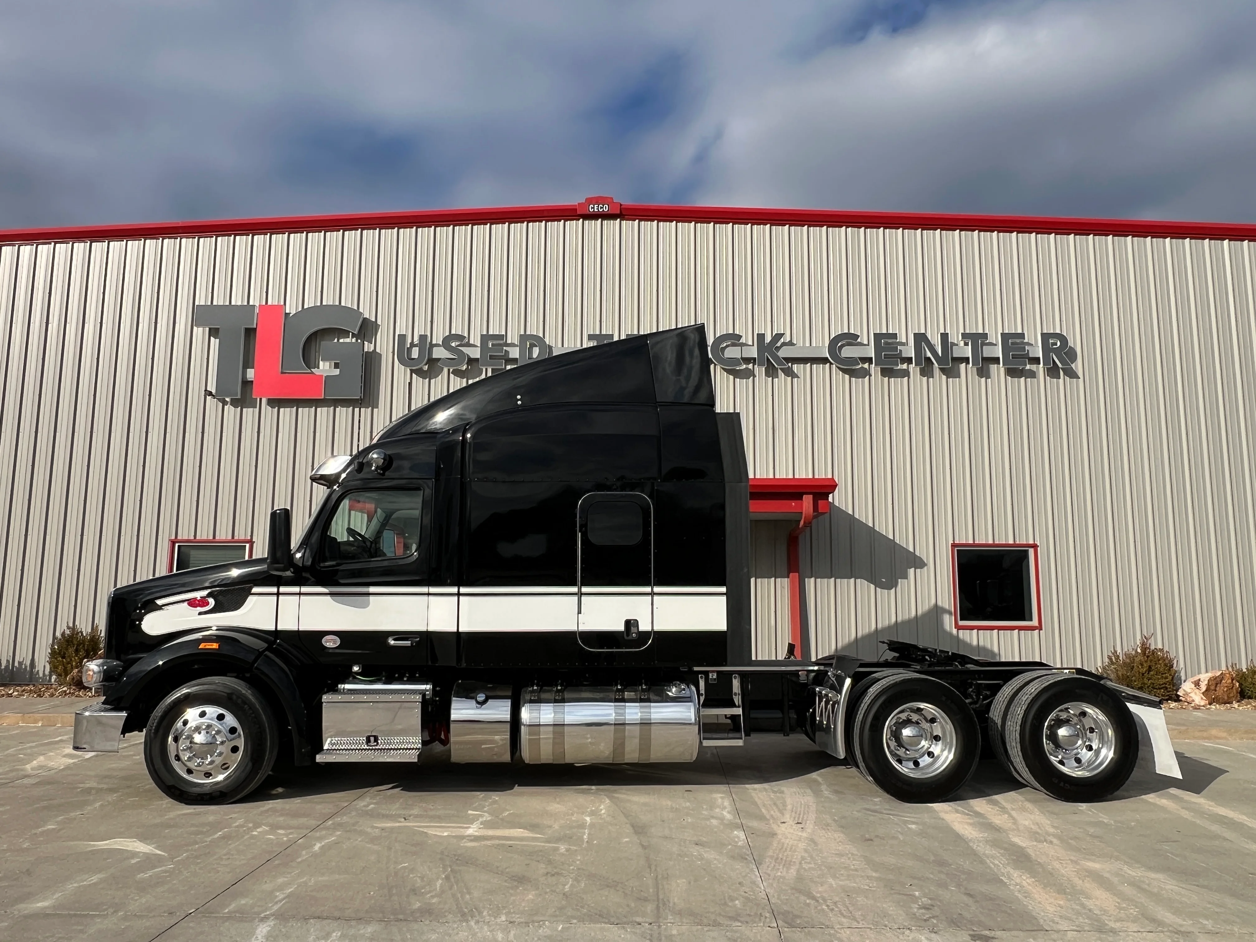 2023 Peterbilt 567 - image 4