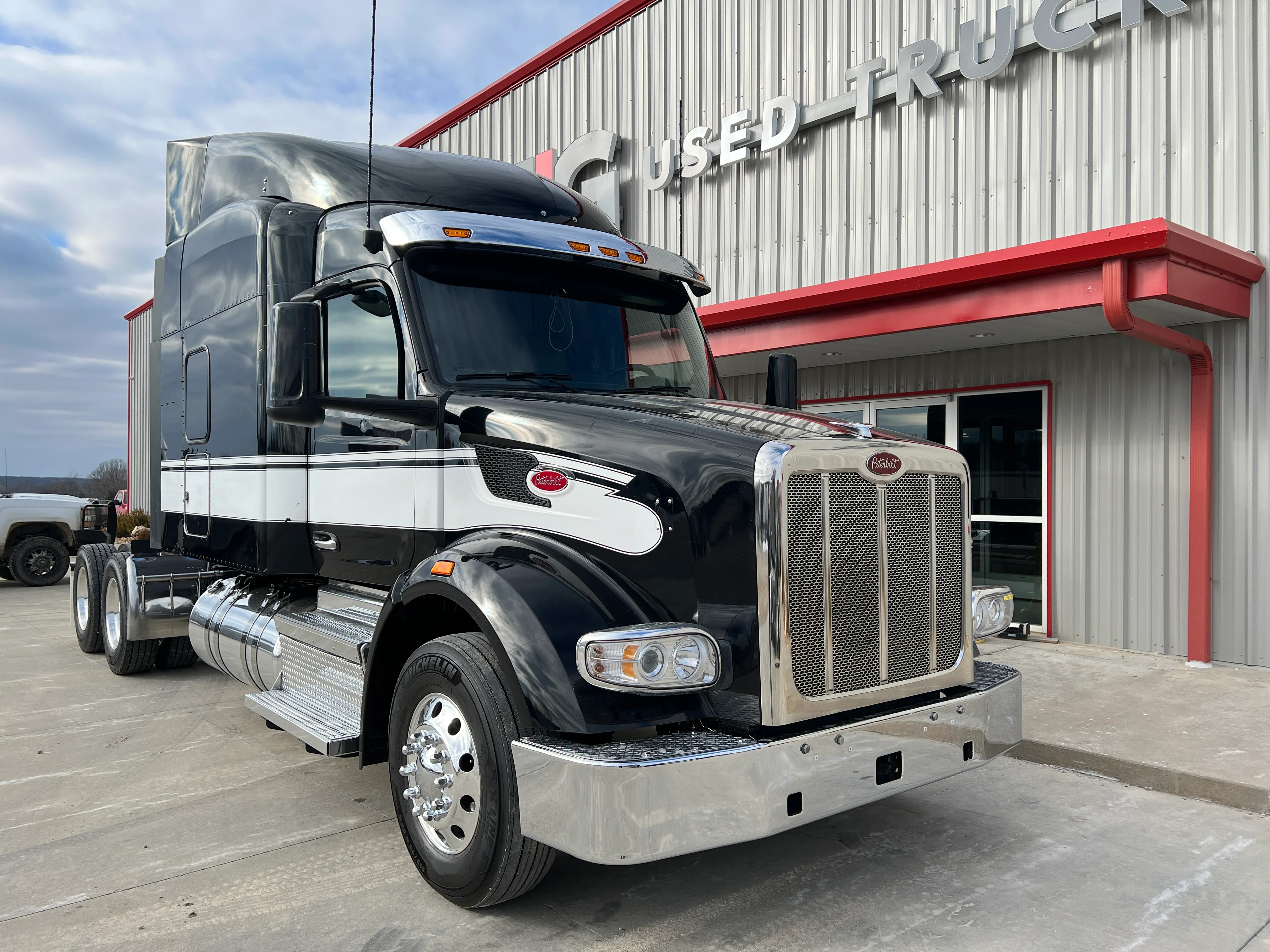 2023 Peterbilt 567 - image 3