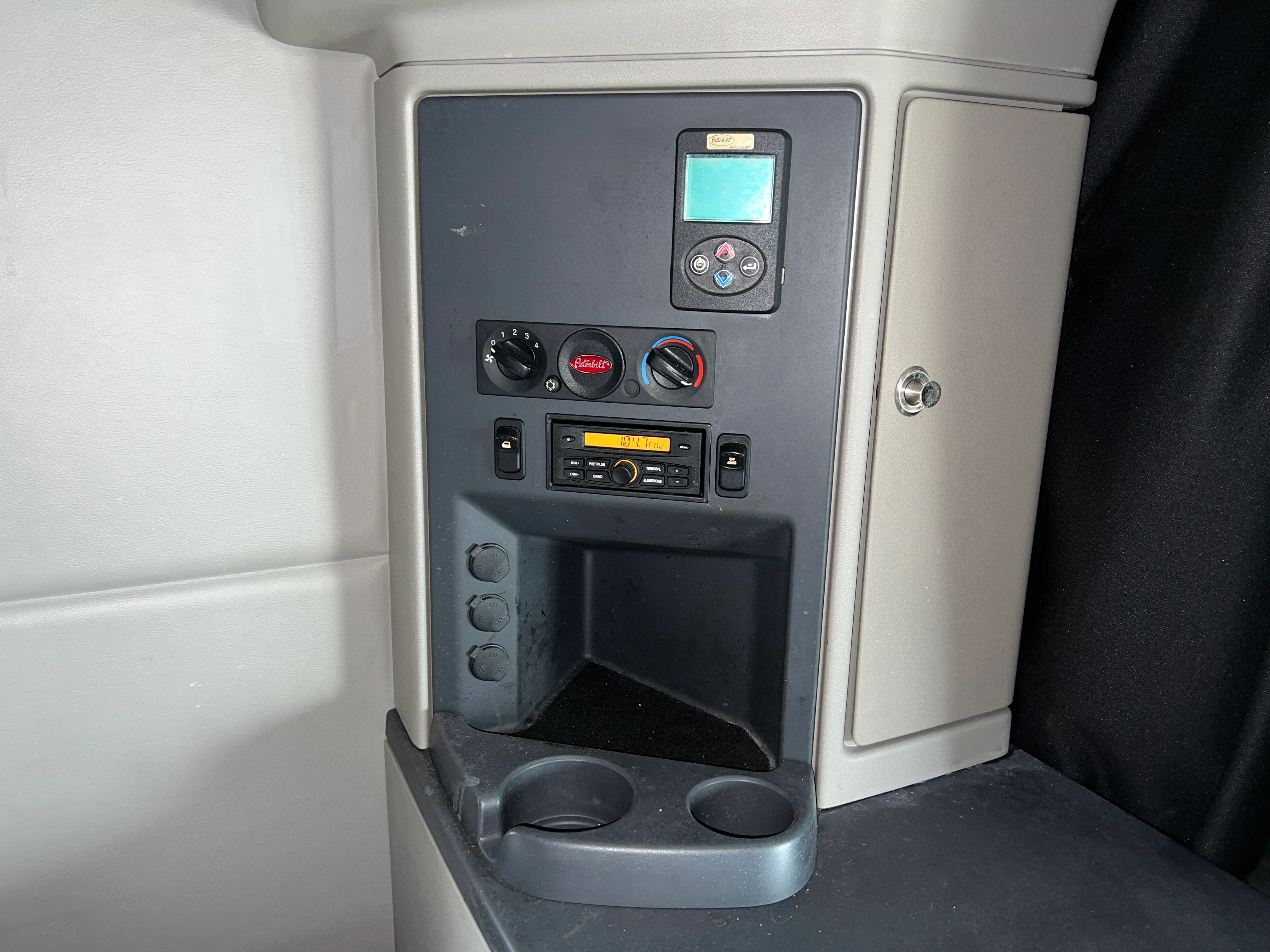 2023 Peterbilt 567 - image 14