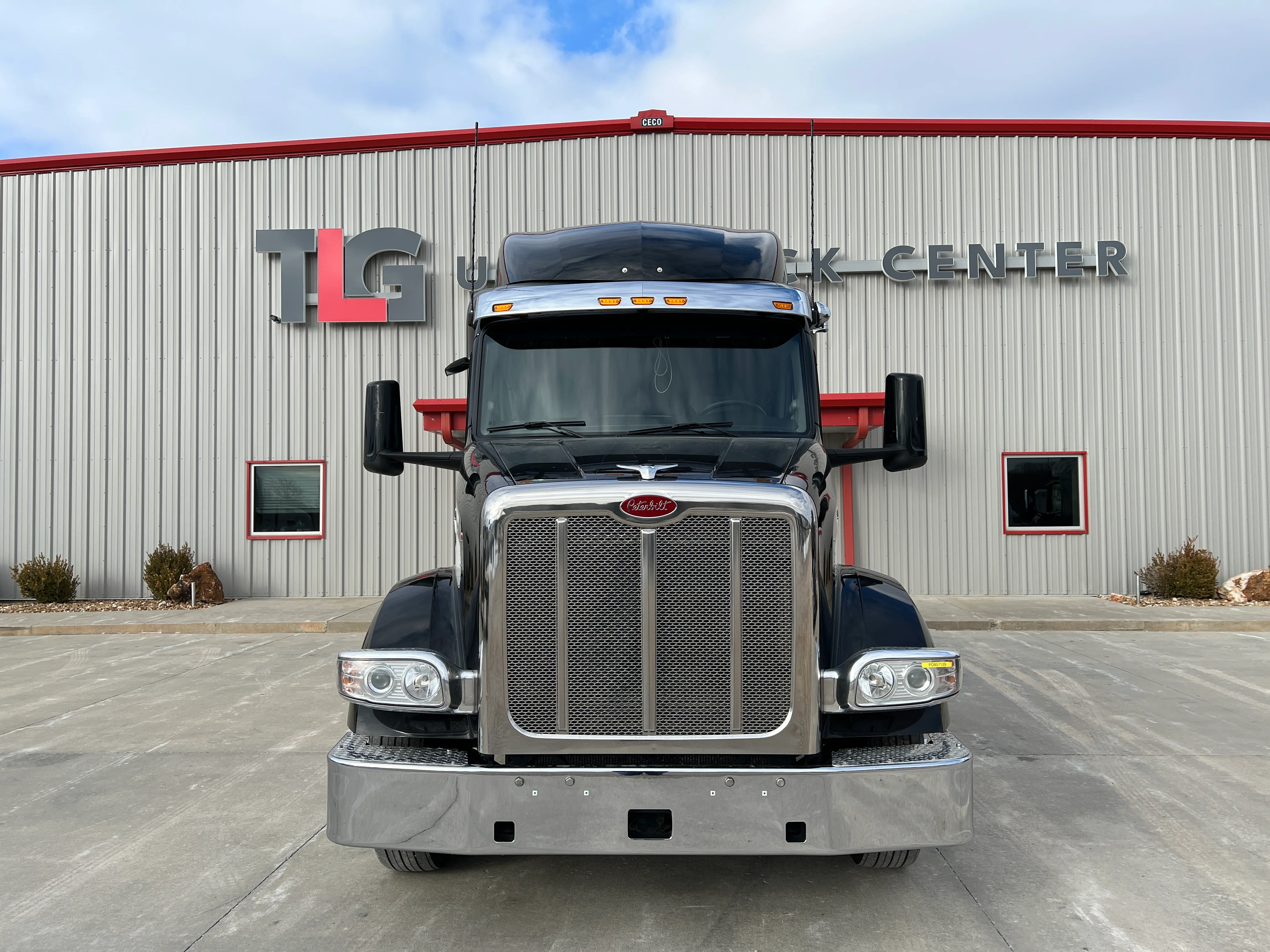 2023 Peterbilt 567 - image 2