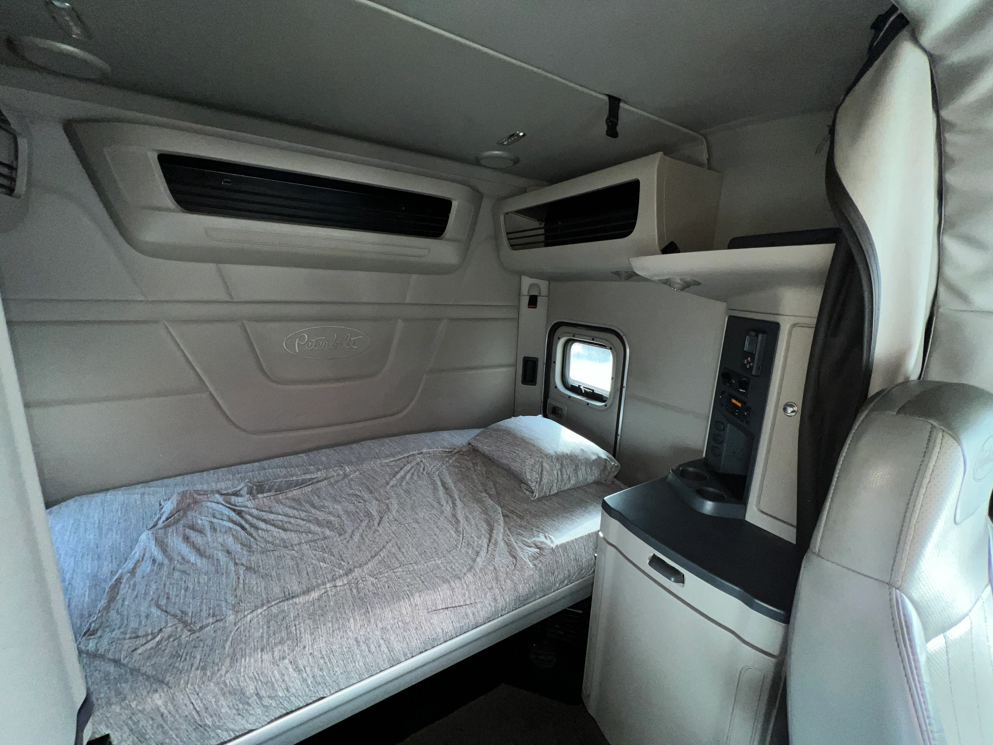 2023 Peterbilt 567 - image 13