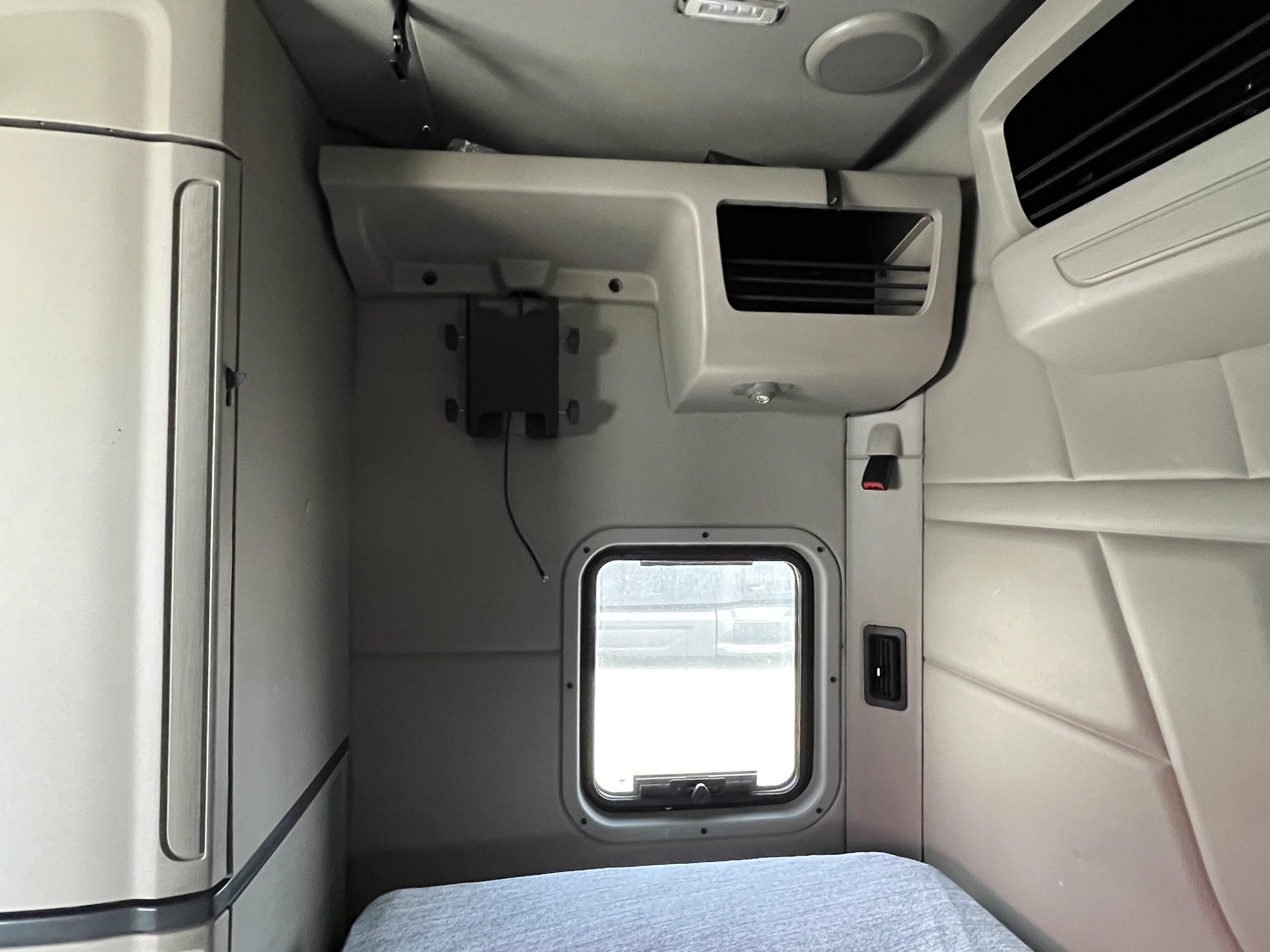 2023 Peterbilt 567 - image 11