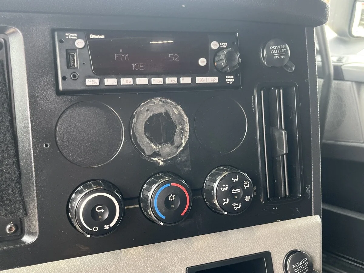 2022 Freightliner Cascadia — photo 18