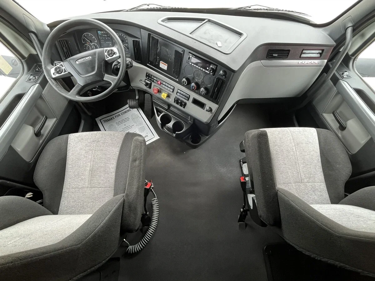 2022 Freightliner Cascadia — photo 20