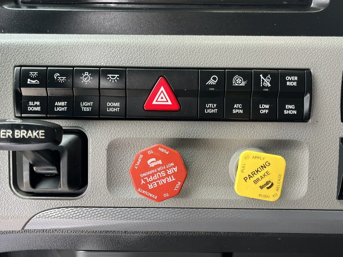 2022 Freightliner Cascadia — photo 17