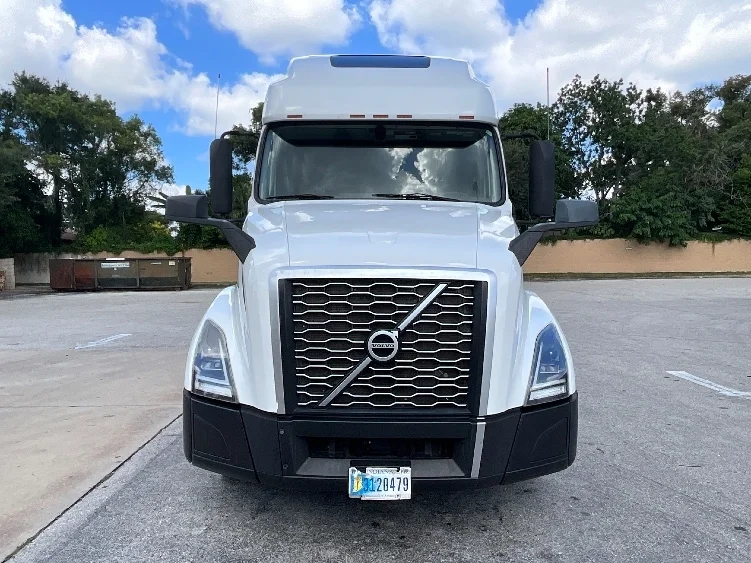 2022 Volvo VNL 760 - image 2