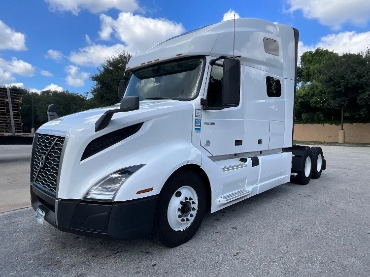 2022 Volvo VNL 760 - image 3