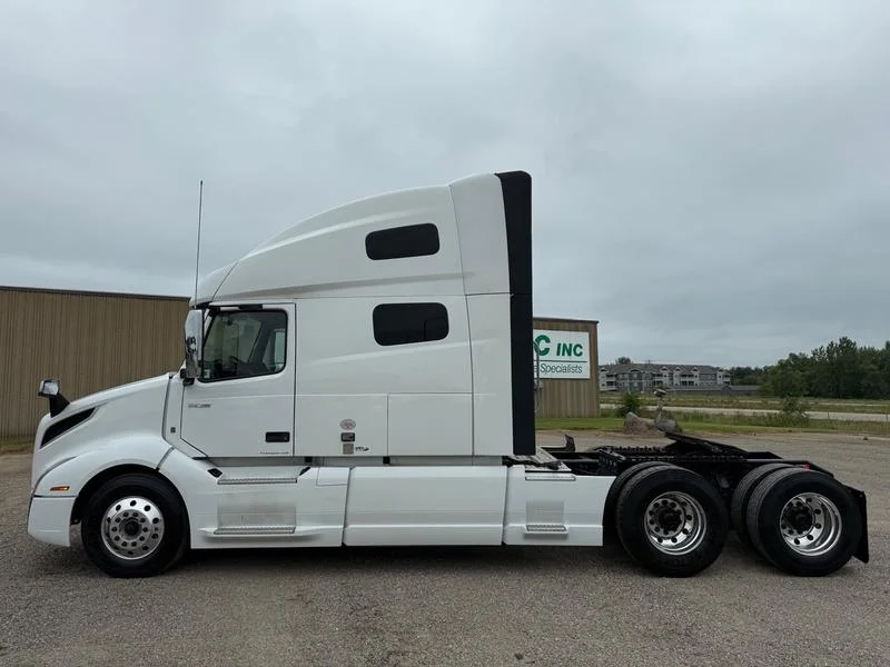 2022 Volvo VNL 760 in Sauk Rapids — photo 2