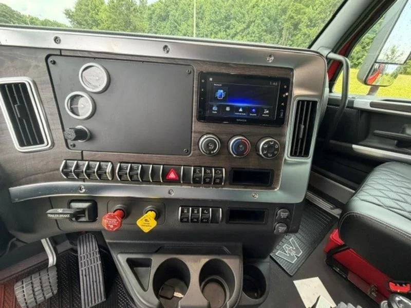 2026 Western Star — photo 11