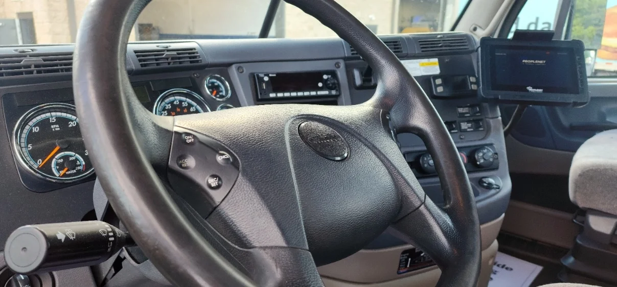 2018 Freightliner Cascadia - image 10