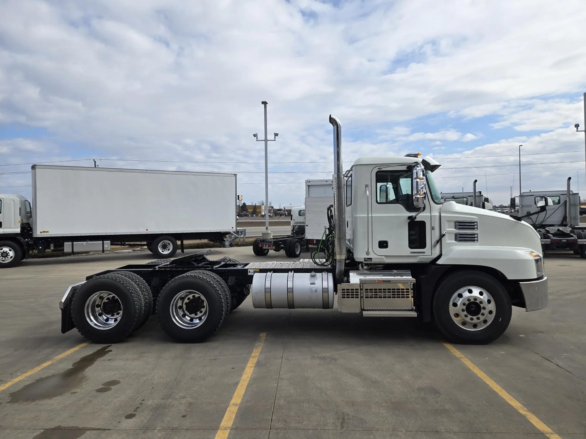 2026 Mack Anthem - image 4