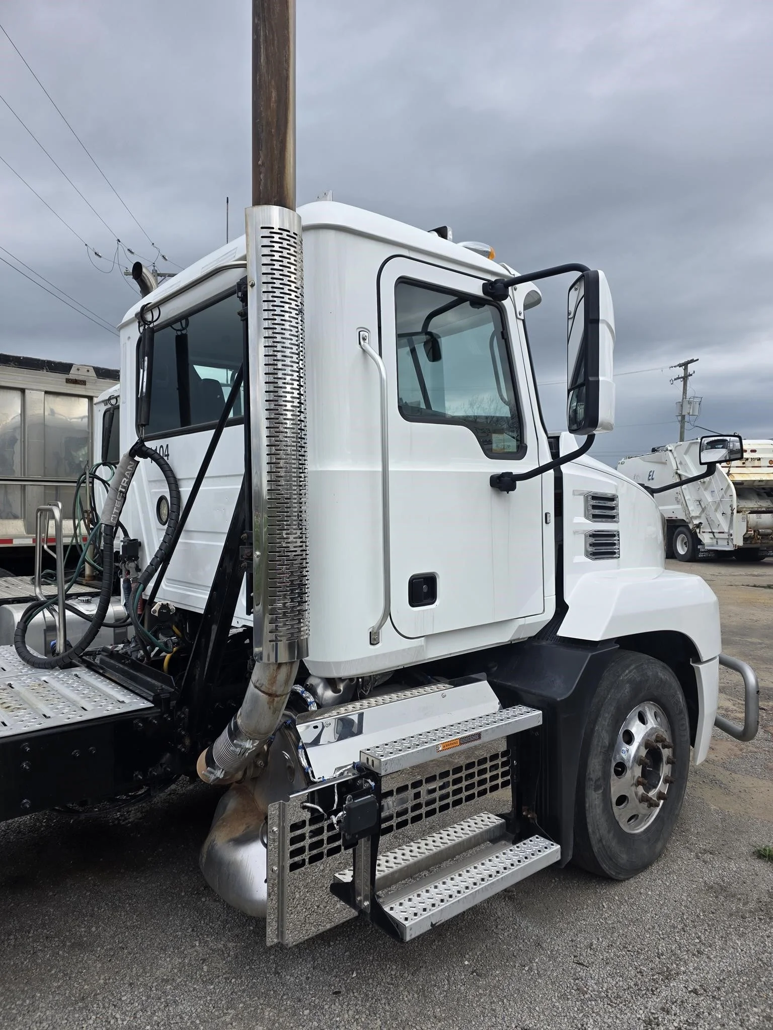 2021 Mack Anthem in Canton, OH — photo 3