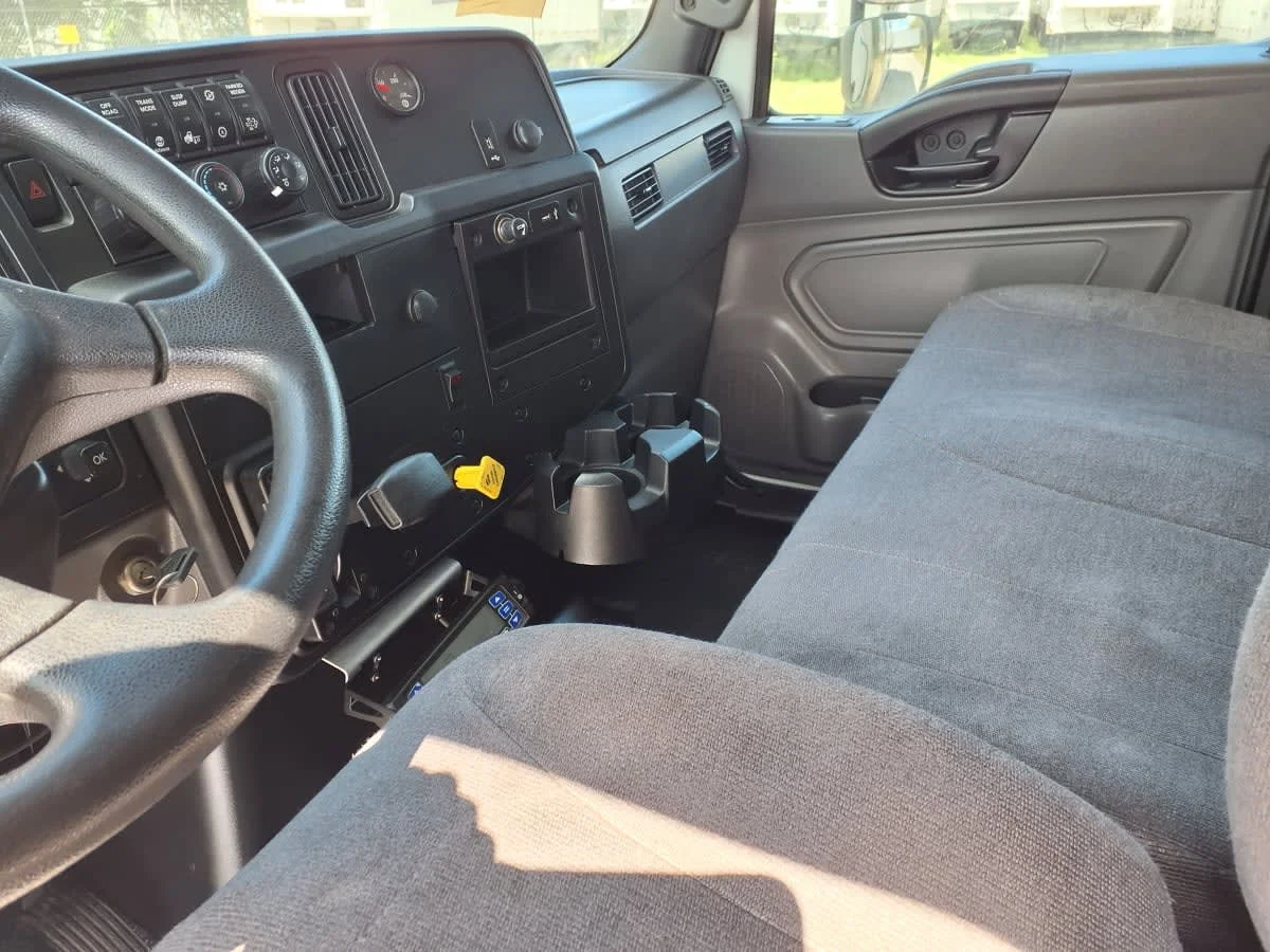 2020 International MV - image 8